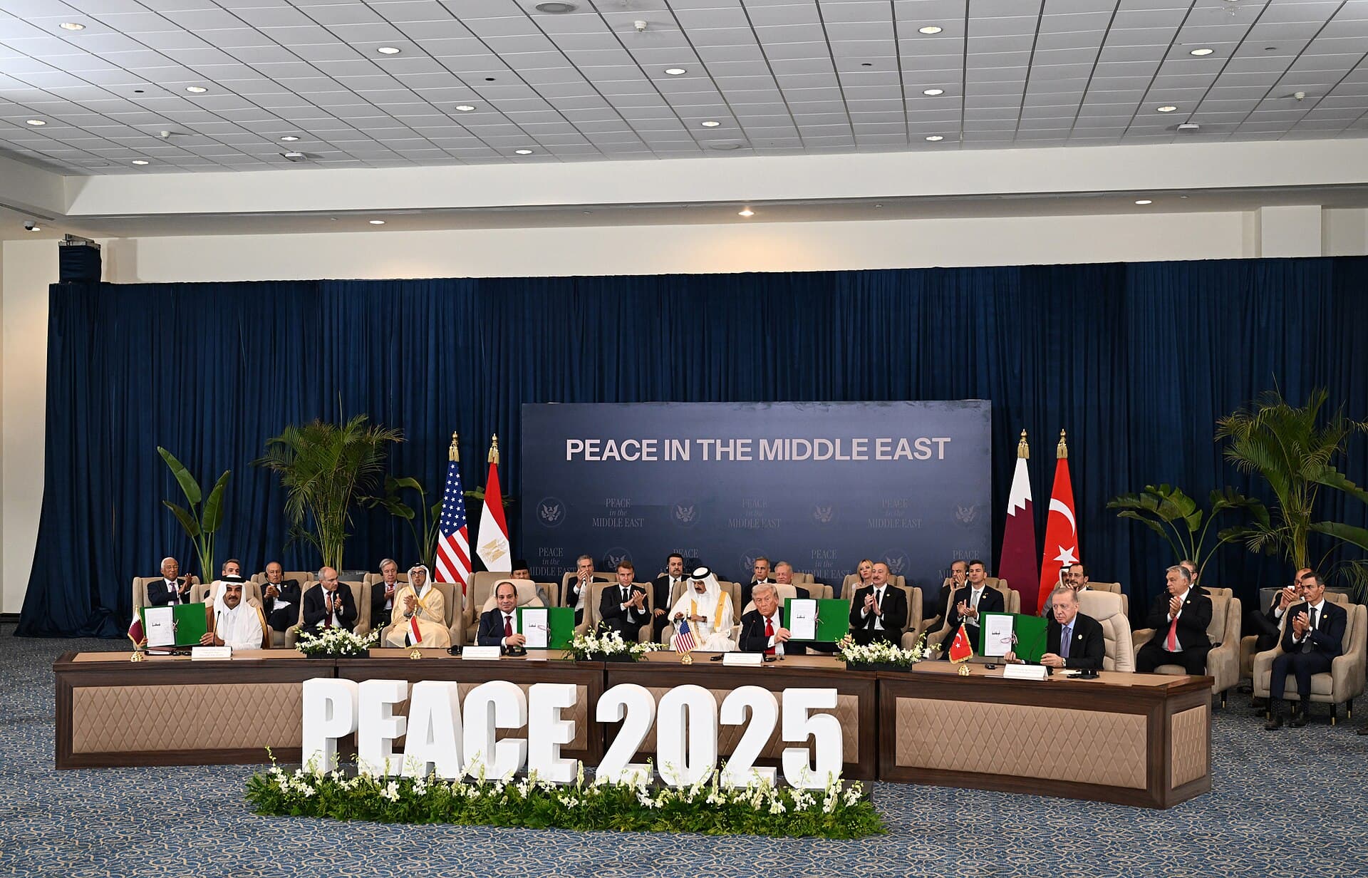 World leaders at the signing ceremony of the Gaza peace agreement in Sharm el-Sheikh, Egypt